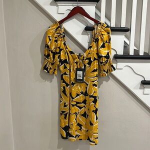 who what wear resort floral yellow dress size M
